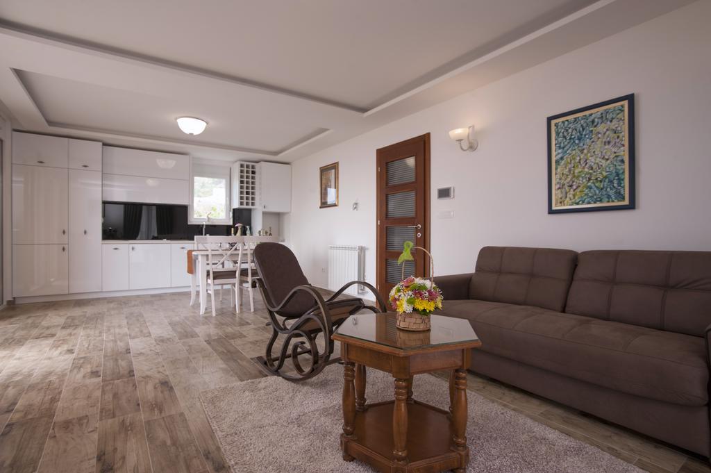 Guest House Medin Petrovazzo Esterno foto
